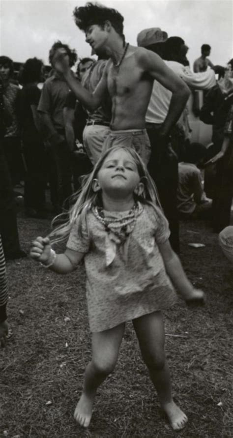 topless at woodstock|69 Wild Woodstock Photos Thatll Transport You To。